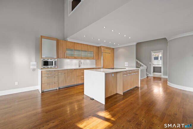 Building Photo - 1 Island Dr