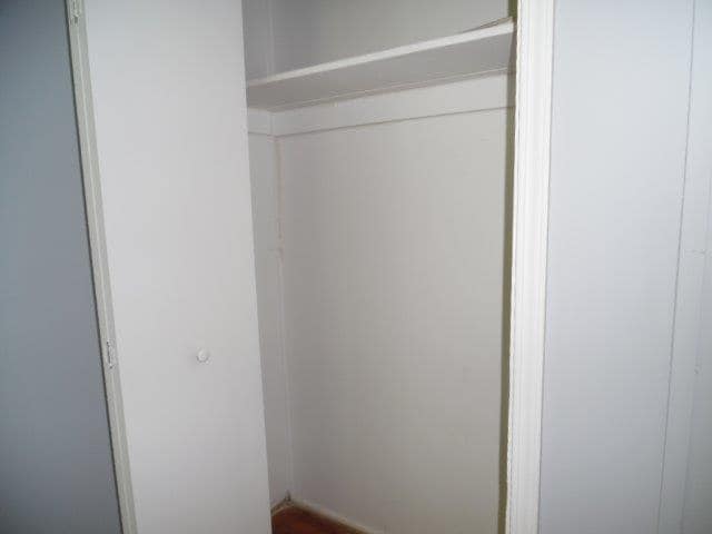 Building Photo - 2 BR 1 BA Duplex