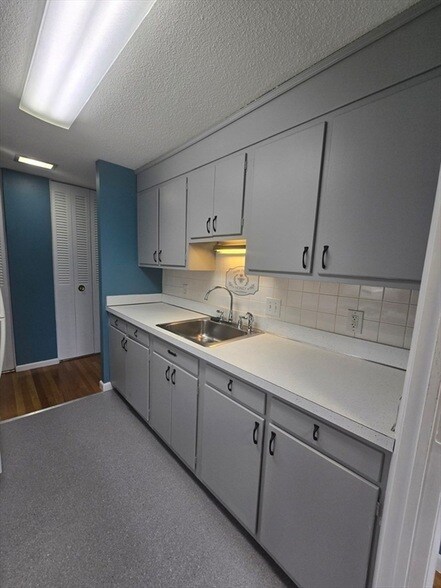 Building Photo - 180 Nesmith St