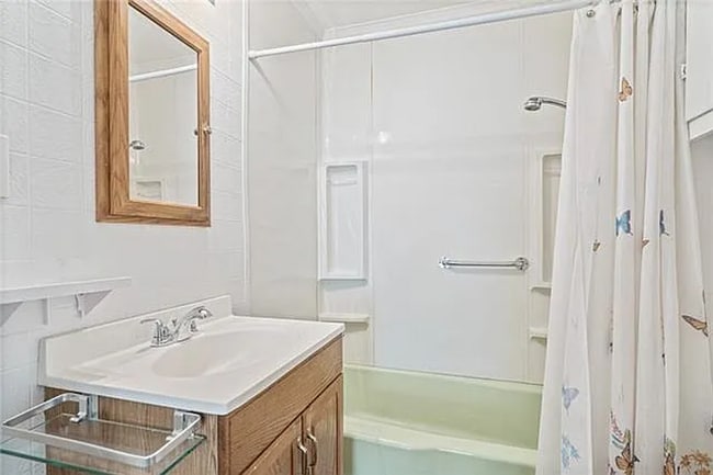 Building Photo - Spacious 3 Bed, 2 Bath Home with 1-Car Garage Near Downtown Kansas City