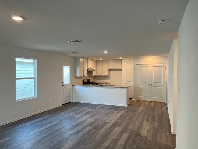 Building Photo - Dream Home in Seguin- 3 Bedroom / 2 Bath -...