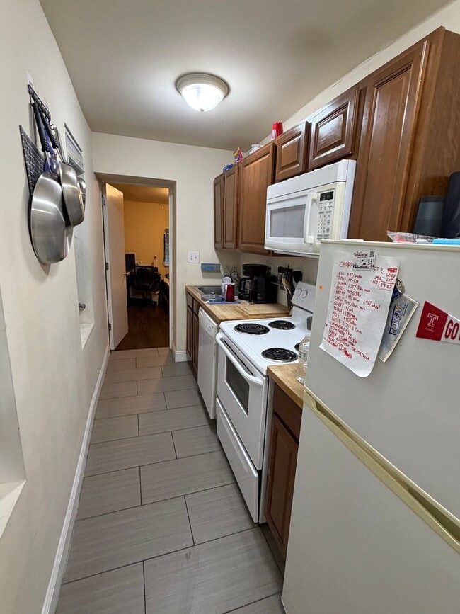 Building Photo - 1630 N Sydenham St