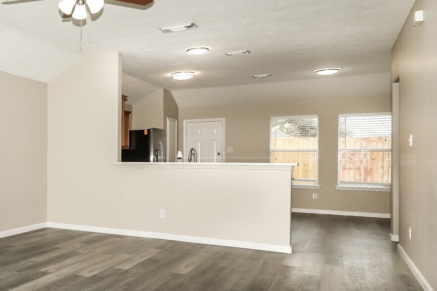 Building Photo - 12254 Lavon Dr