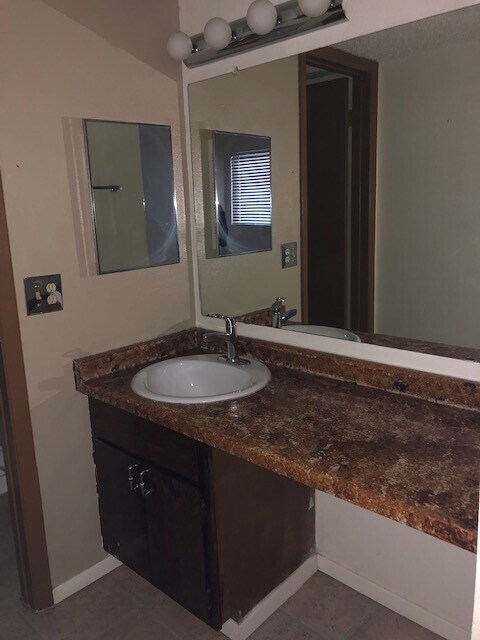 Building Photo - For Lease- Apartment- 6701 Eastridge #104