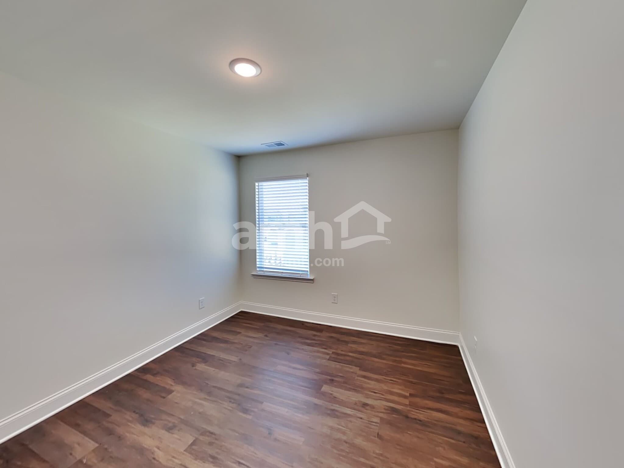 Building Photo - 152 Willow Ln