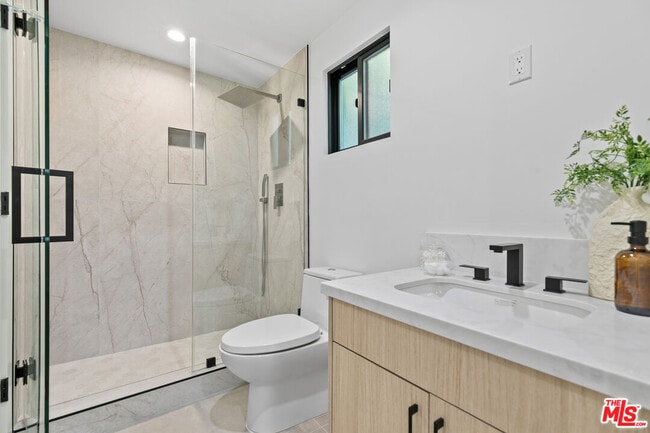 Building Photo - 18101 Green Meadow Dr