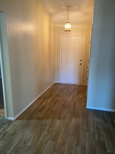 Building Photo - 15641 N 63rd Way