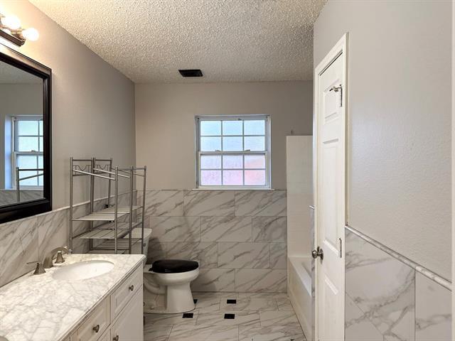 Building Photo - 2460 Chinkapin Way