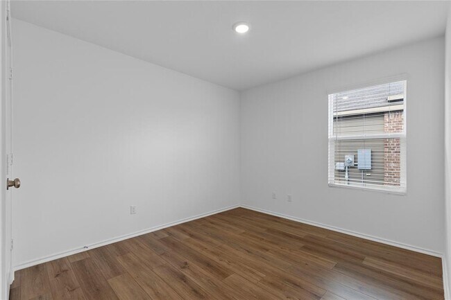 Building Photo - 173 River Rise Rd