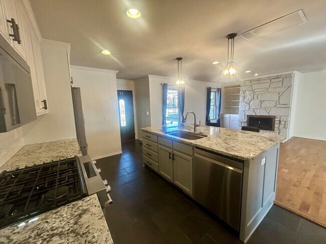 Building Photo - Beautifully updated home just west of Brookside and Trader's Joes in Midtown