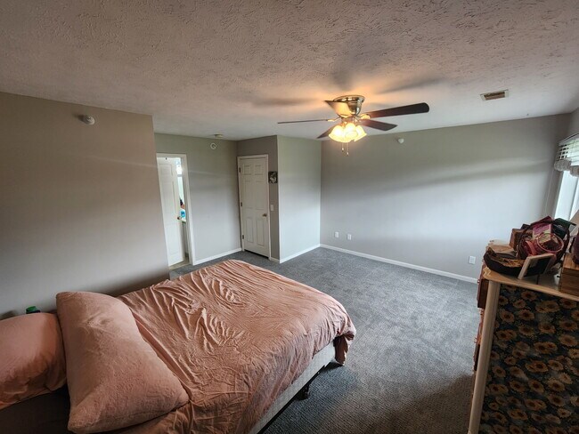 Building Photo - 8584 N Jasonville Ct SE