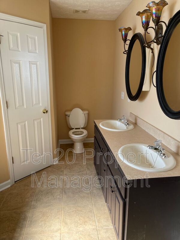 Building Photo - 817 Baycreek Ct
