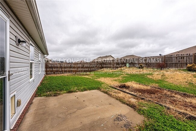 Building Photo - 1336 S Splash Dr