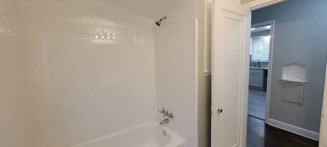 Building Photo - 9901 Yorkshire Rd