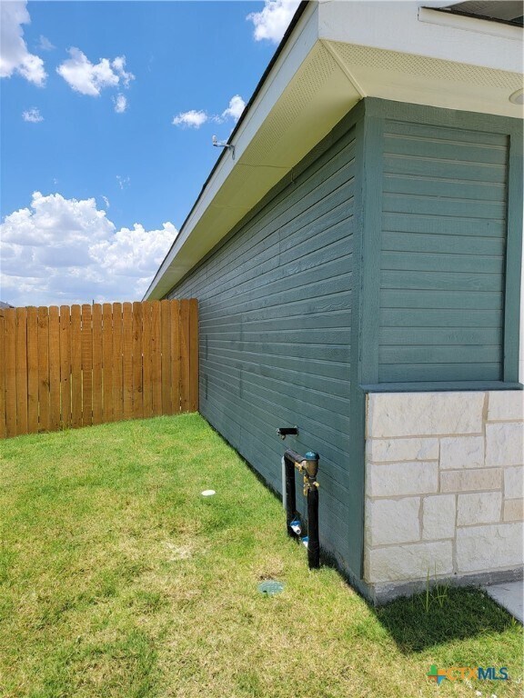Building Photo - 818 Freedom Cir