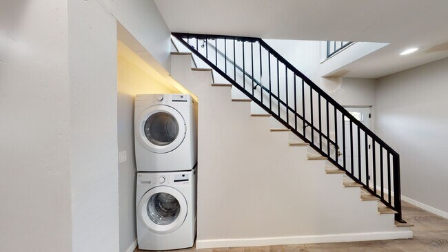 Building Photo - Modern 4 Bed 2 Bath House on Mary Lane!! (...