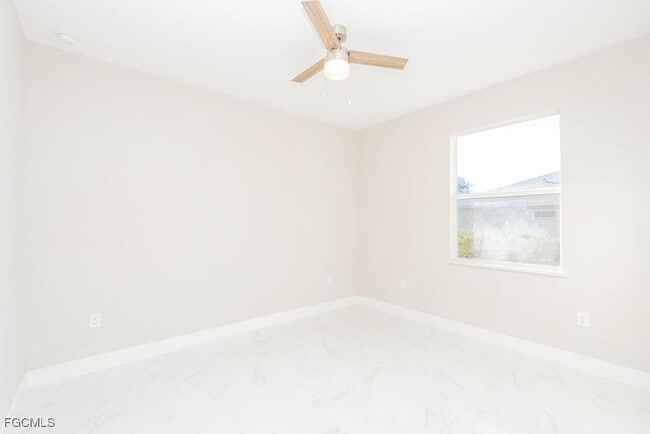 Building Photo - 4419 22nd St SW