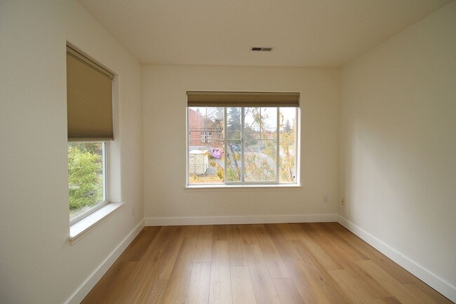 Building Photo - 8522 N Haven Ave