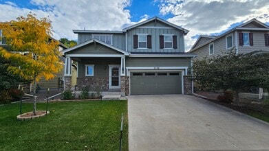 Building Photo - Amazing 3 bedrooms plus a loft, and 2.5 ba...