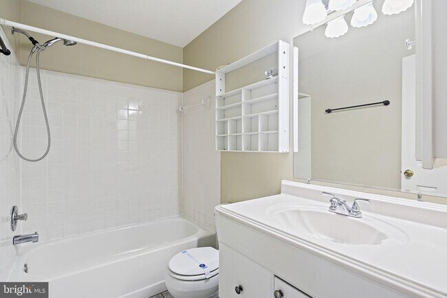 Building Photo - 20657 Anndyke Way