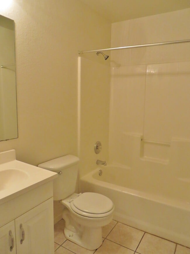 Building Photo - 2 Bedroom 2 Bathroom Unit In Georgetown
