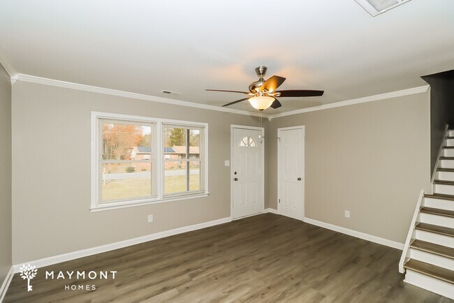 Building Photo - Cute 3 Bedroom Home