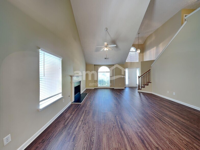 Building Photo - 2656 Lake Park Bnd
