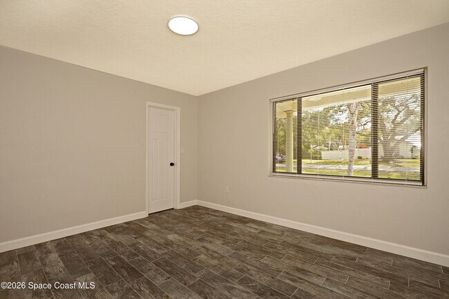 Building Photo - 540 Elliott Dr