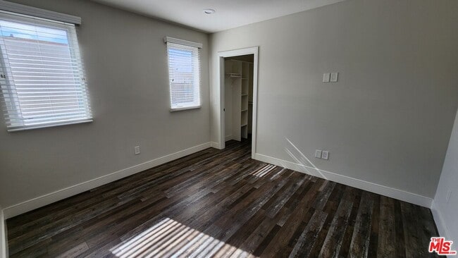 Building Photo - 1255 N Kingsley Dr