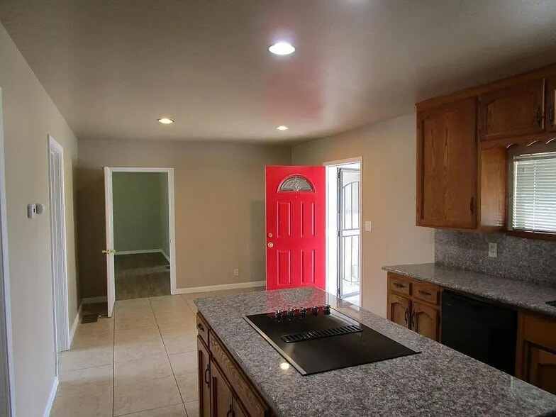 Building Photo - 1905 Claus Rd