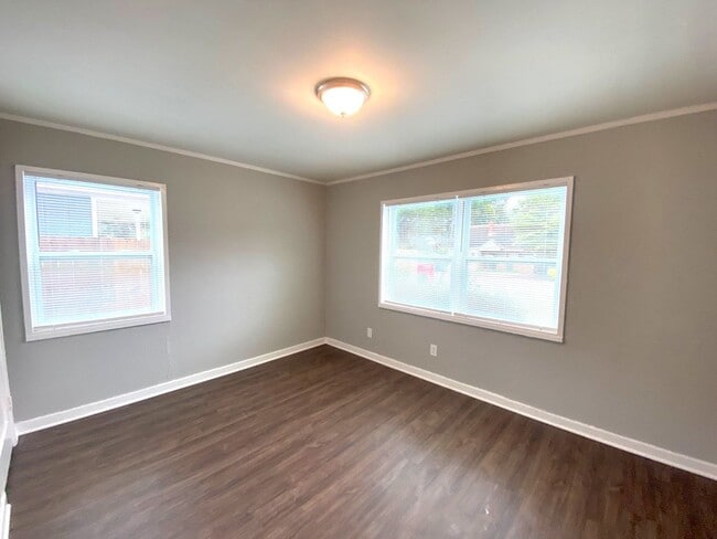 Building Photo - 1295 Foxcroft St