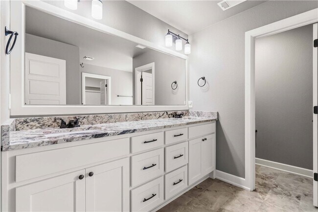 Building Photo - 1340 Sweetbriar Cir