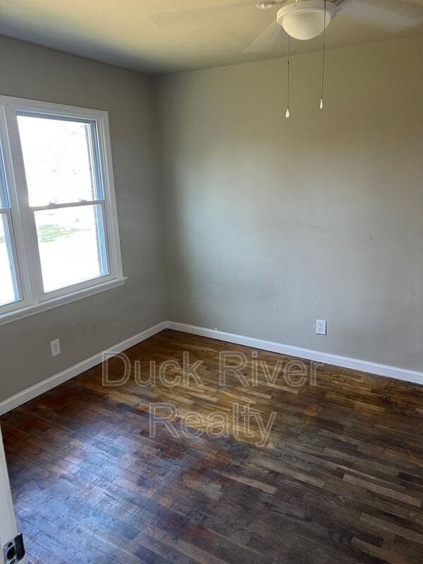 Building Photo - 610 1/2 E 8th St