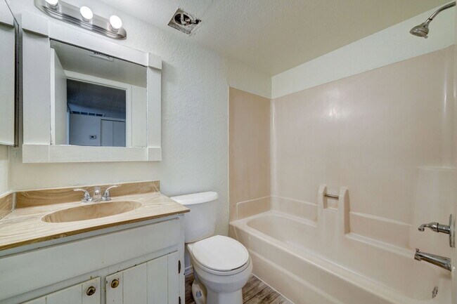 Building Photo - 2696 N 43rd Ave