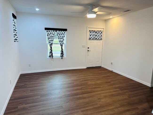 Building Photo - 329 NE 2nd St