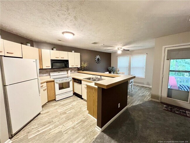 Building Photo - 6792 Willowbrook Dr