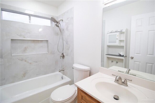 Building Photo - 18 Umbrellabird Ave