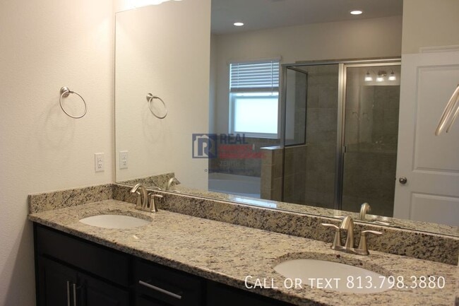 Building Photo - 33163 Sand Creek Dr