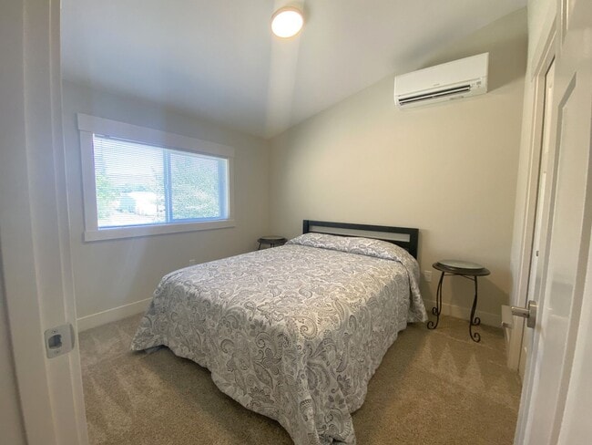 Building Photo - Year Round Rental- 4 bedroom, 2.5 bath in Chelan