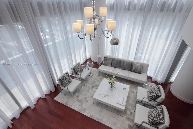 Building Photo - 200 S Biscayne Blvd