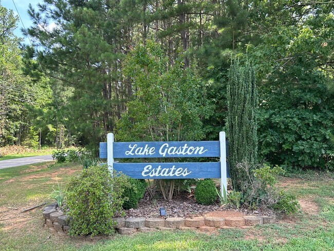 Building Photo - This FULLY FURNISHED ALL INCLUSVIE HOME IS...