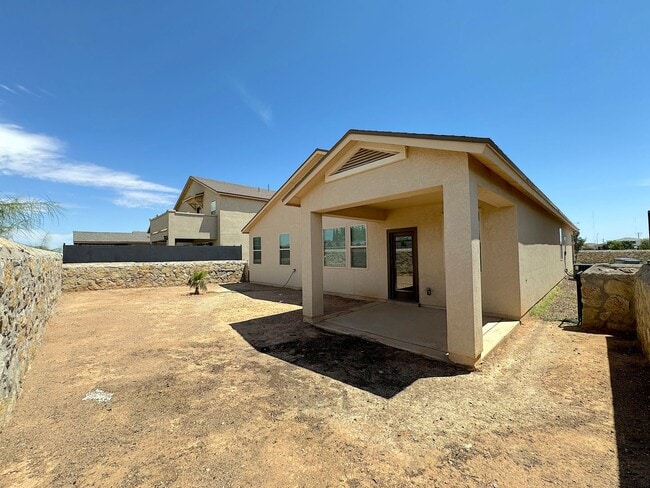 Building Photo - Northeast El Paso 4 Bed Refrig A/C!