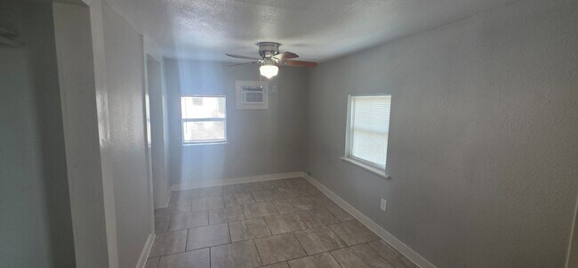 Building Photo - 712 40th St