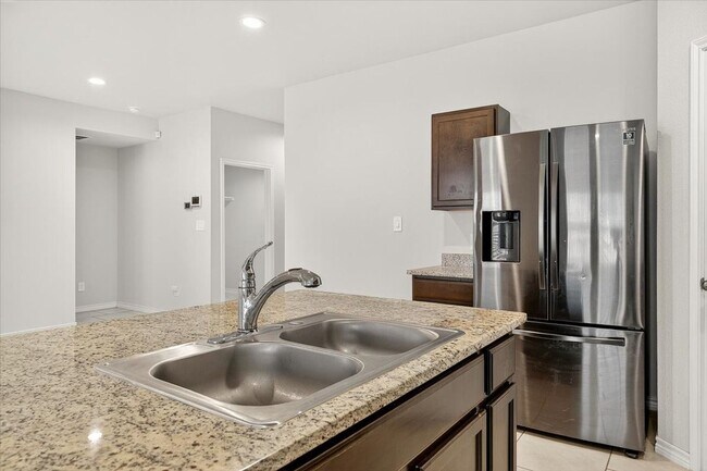 Building Photo - 3909 Shiva Dr