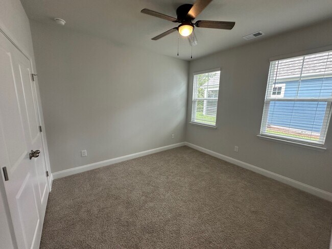 Building Photo - 1840 Hardwood Ct