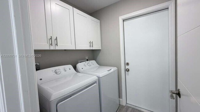 Building Photo - 1498 Beche St SE