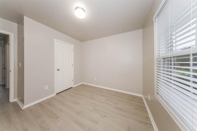 Building Photo - 9601 Evie Dr