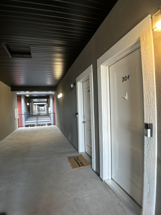 Building Photo - 463 W 60 S