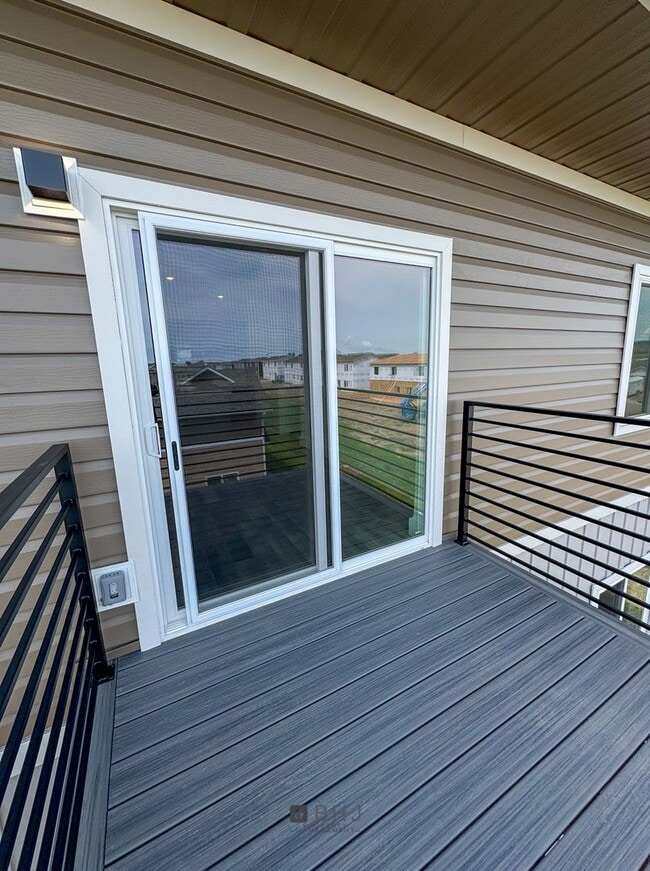 Building Photo - BRAND NEW Pet Friendly 2 bed/ 2 bath apartment!