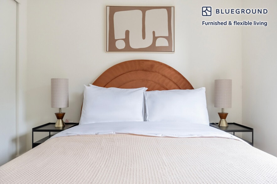 Building Photo - 10349 NE 10th St